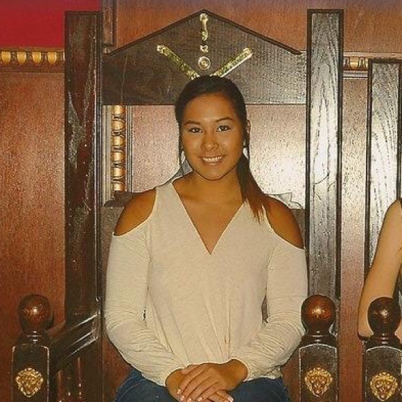 Open-Shoulder Top - Picture 2 of 3